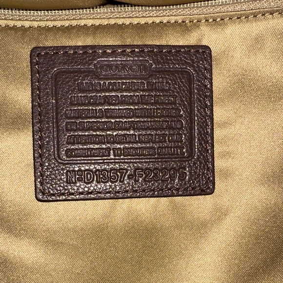 Coach EUC BIG & BEAUTIFUL Tan & Brown Signature Tote - Picture 8 of 10